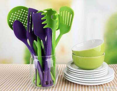 廚房塑料制品煥新秘籍 清潔、除味、去漬全攻略